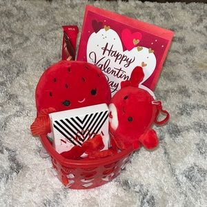 2PC Squishmallow NWT Valentine’s Themed Basket